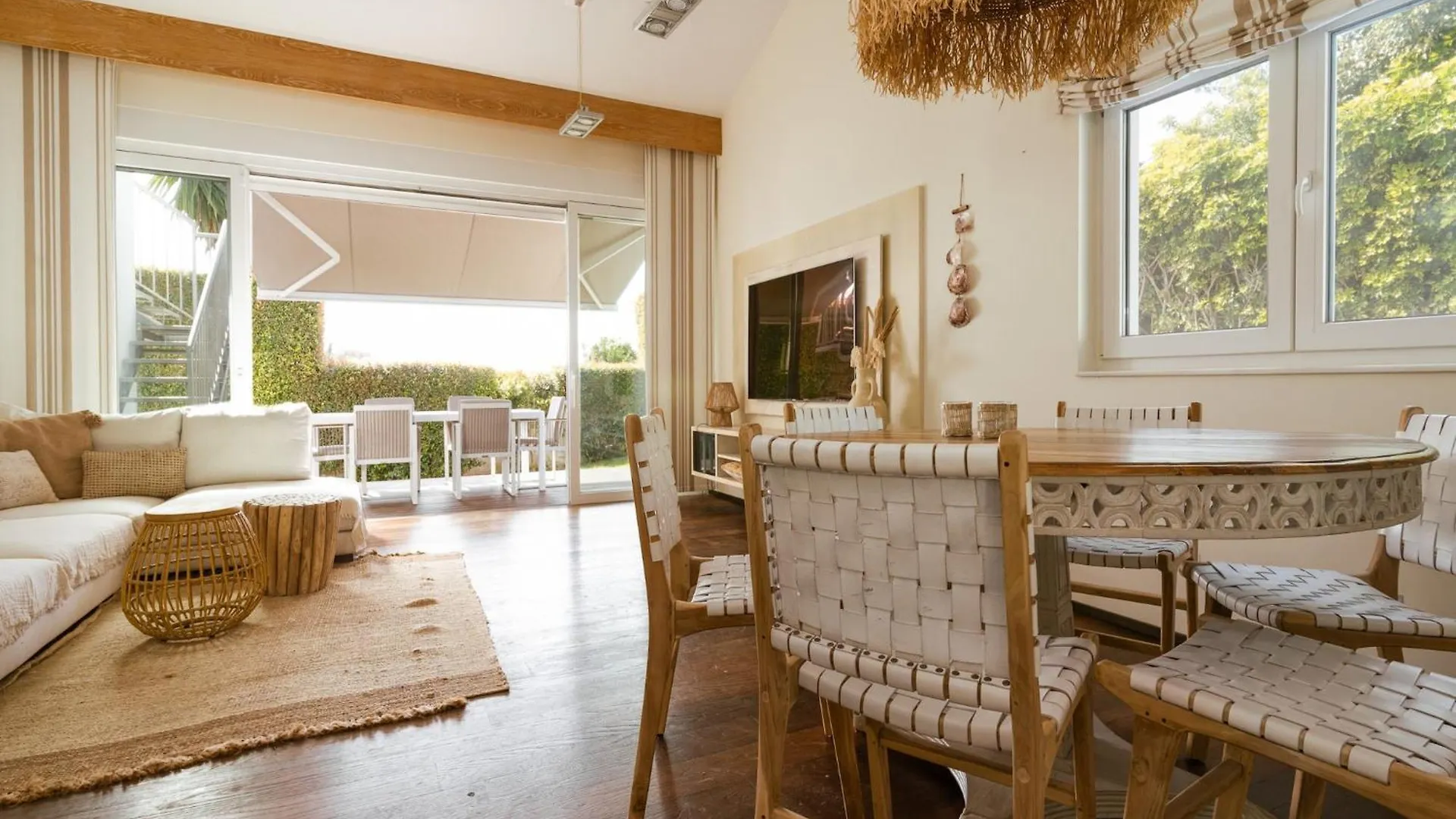 Villa Madrugada, Beachside Villa In Costabella Marbella