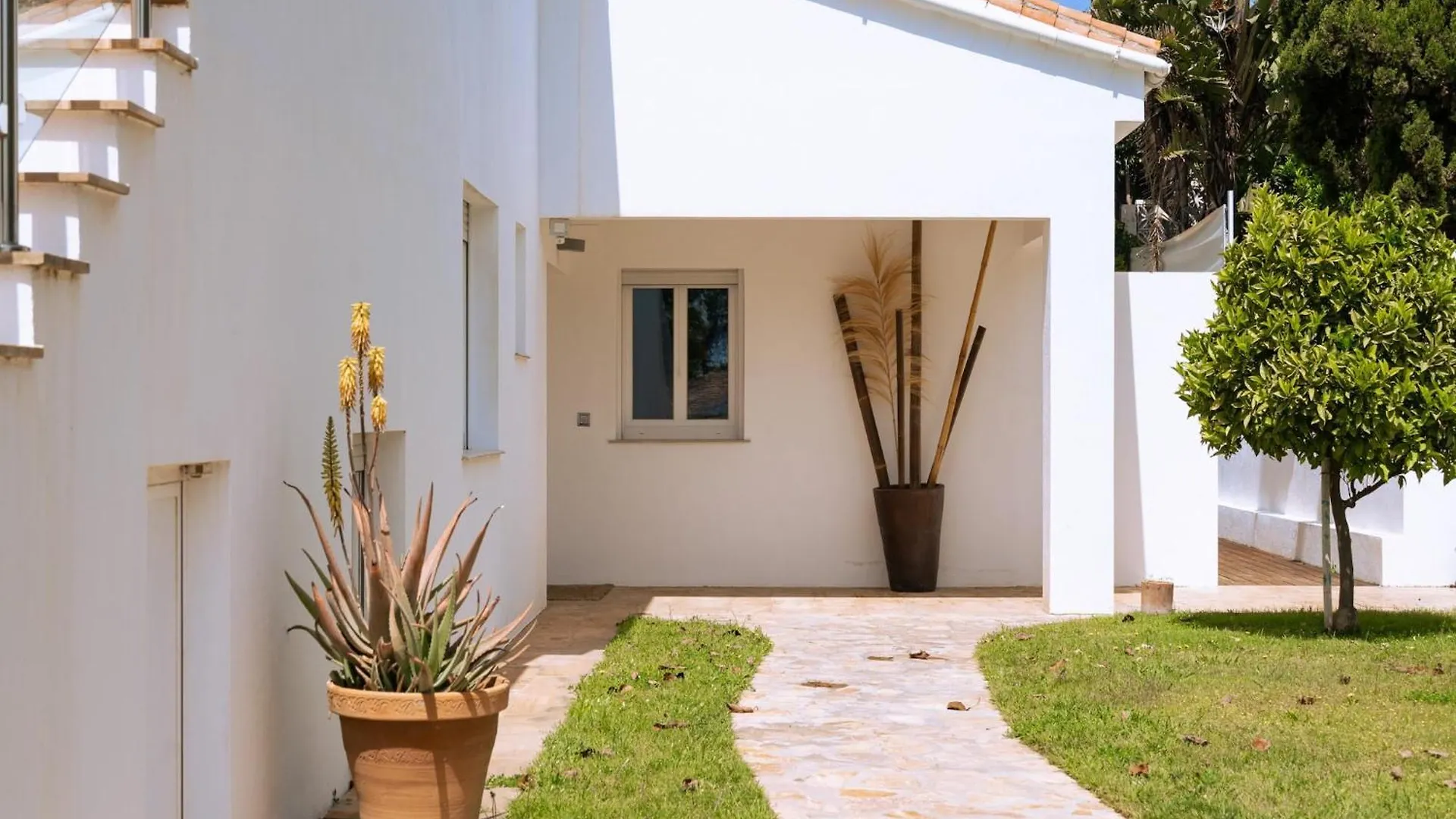 Villa Madrugada, Beachside Villa In Costabella Marbella Spain