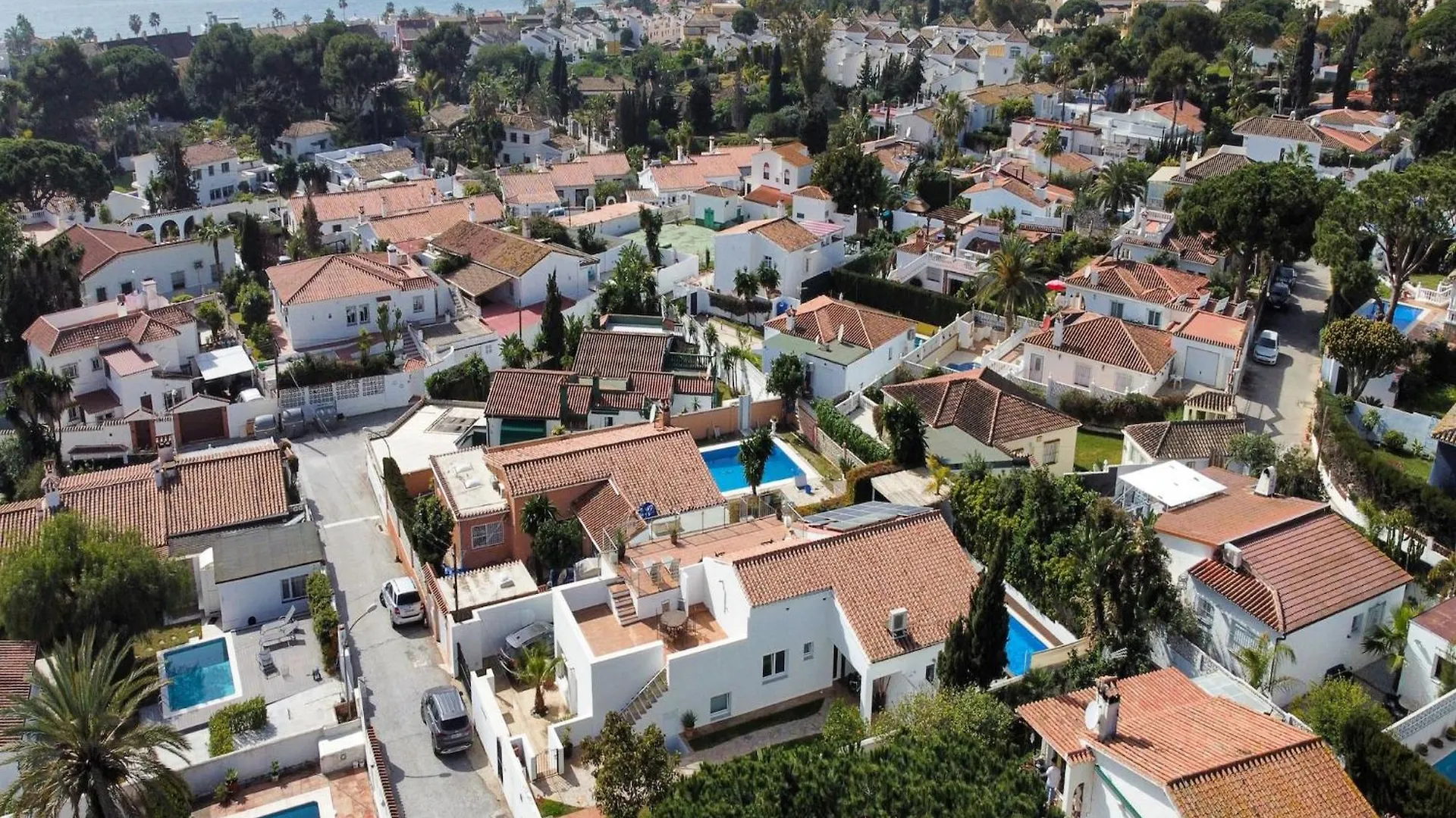 Villa Madrugada, Beachside Villa In Costabella Marbella