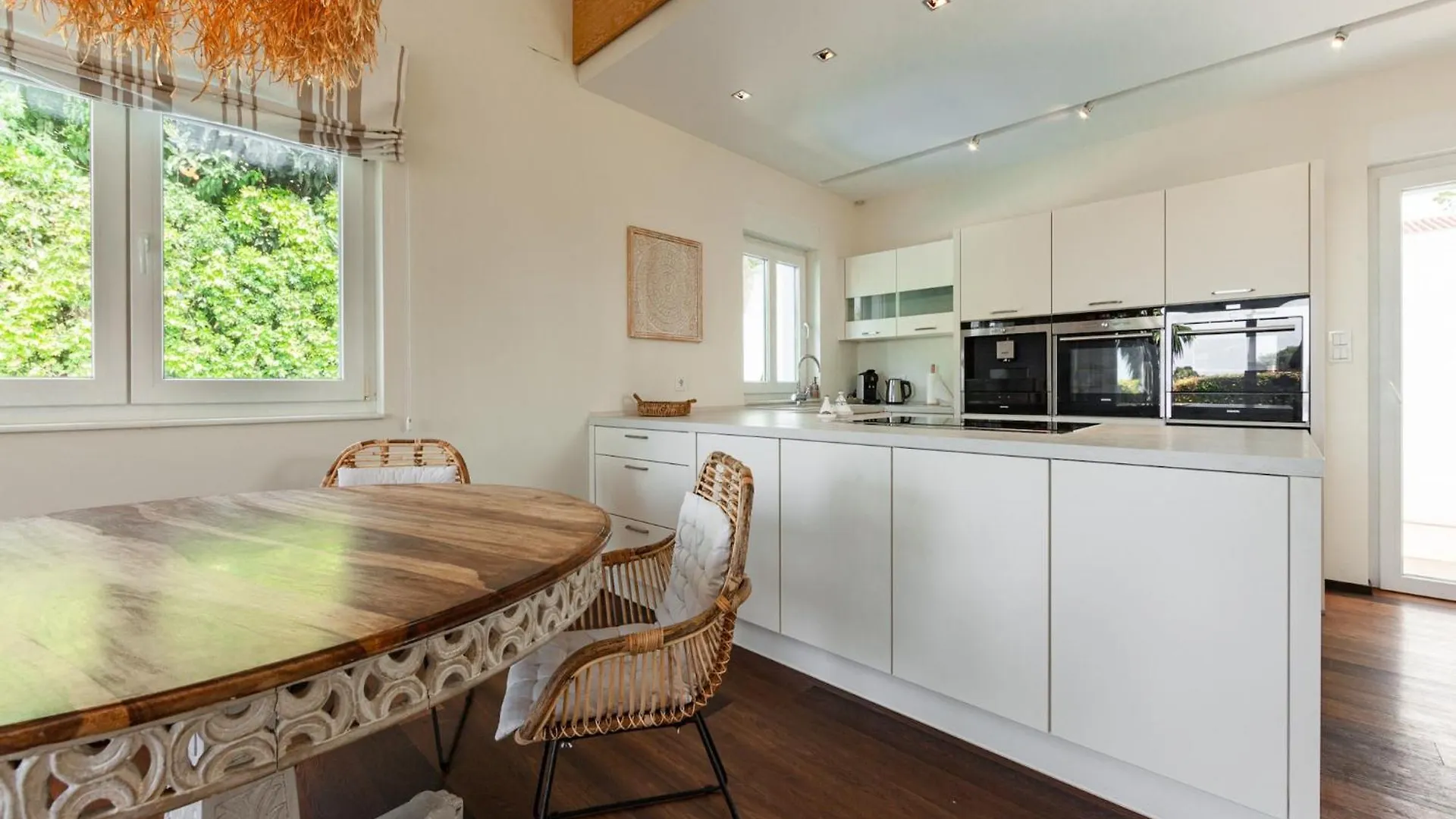 Villa Madrugada, Beachside Villa In Costabella Marbella