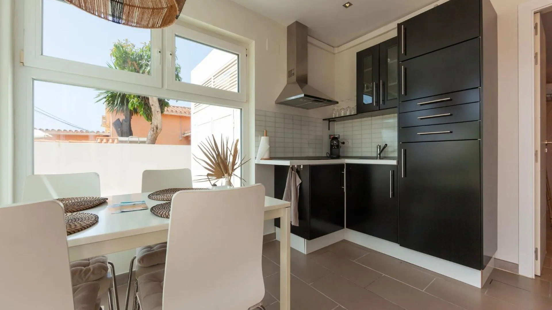 Villa Madrugada, Beachside Villa In Costabella Marbella