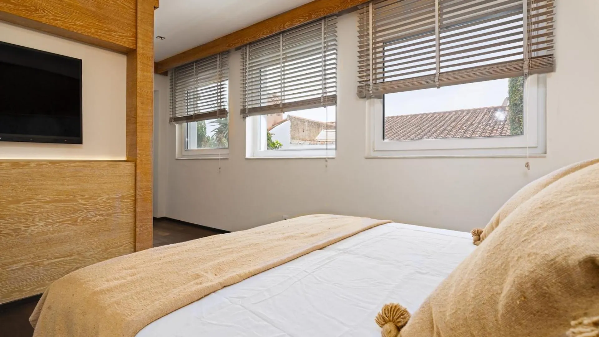 Villa Madrugada, Beachside Villa In Costabella Marbella Spain