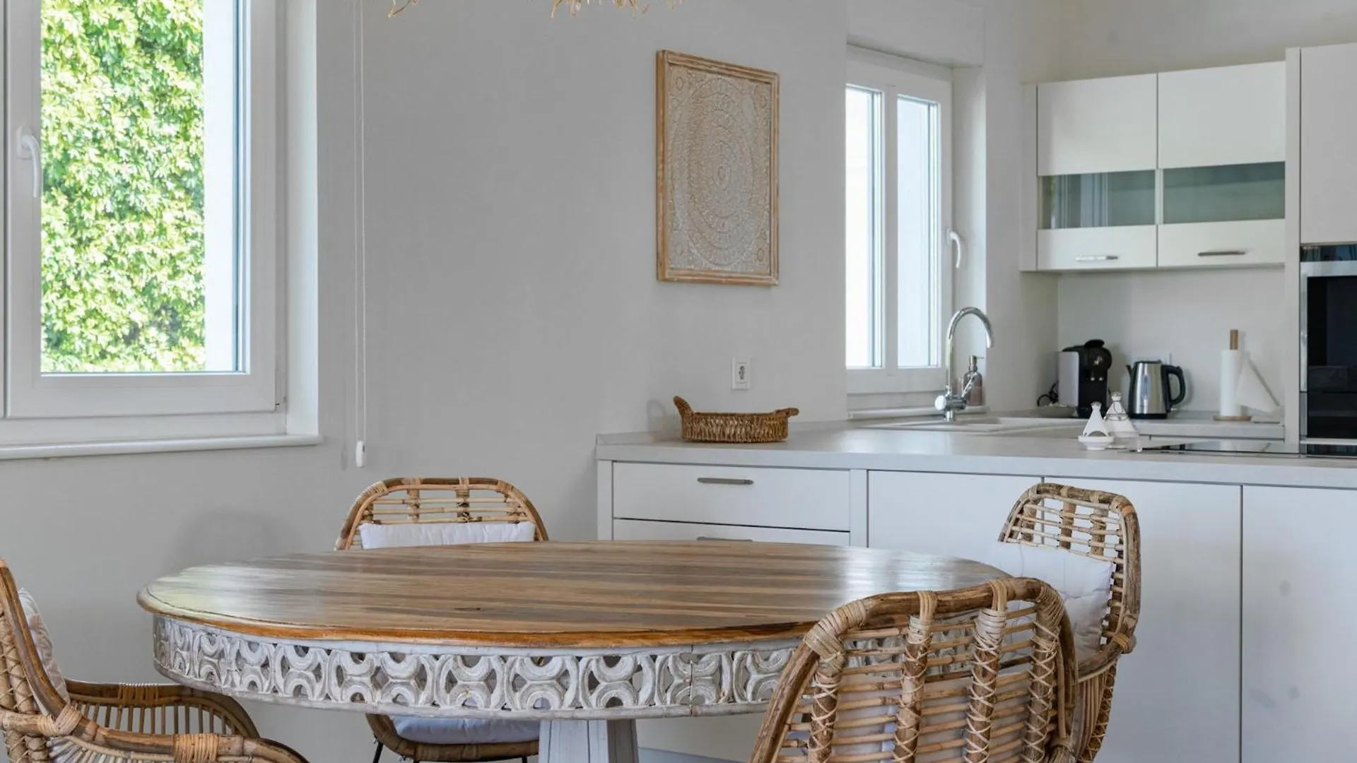 Villa Madrugada, Beachside Villa In Costabella Marbella