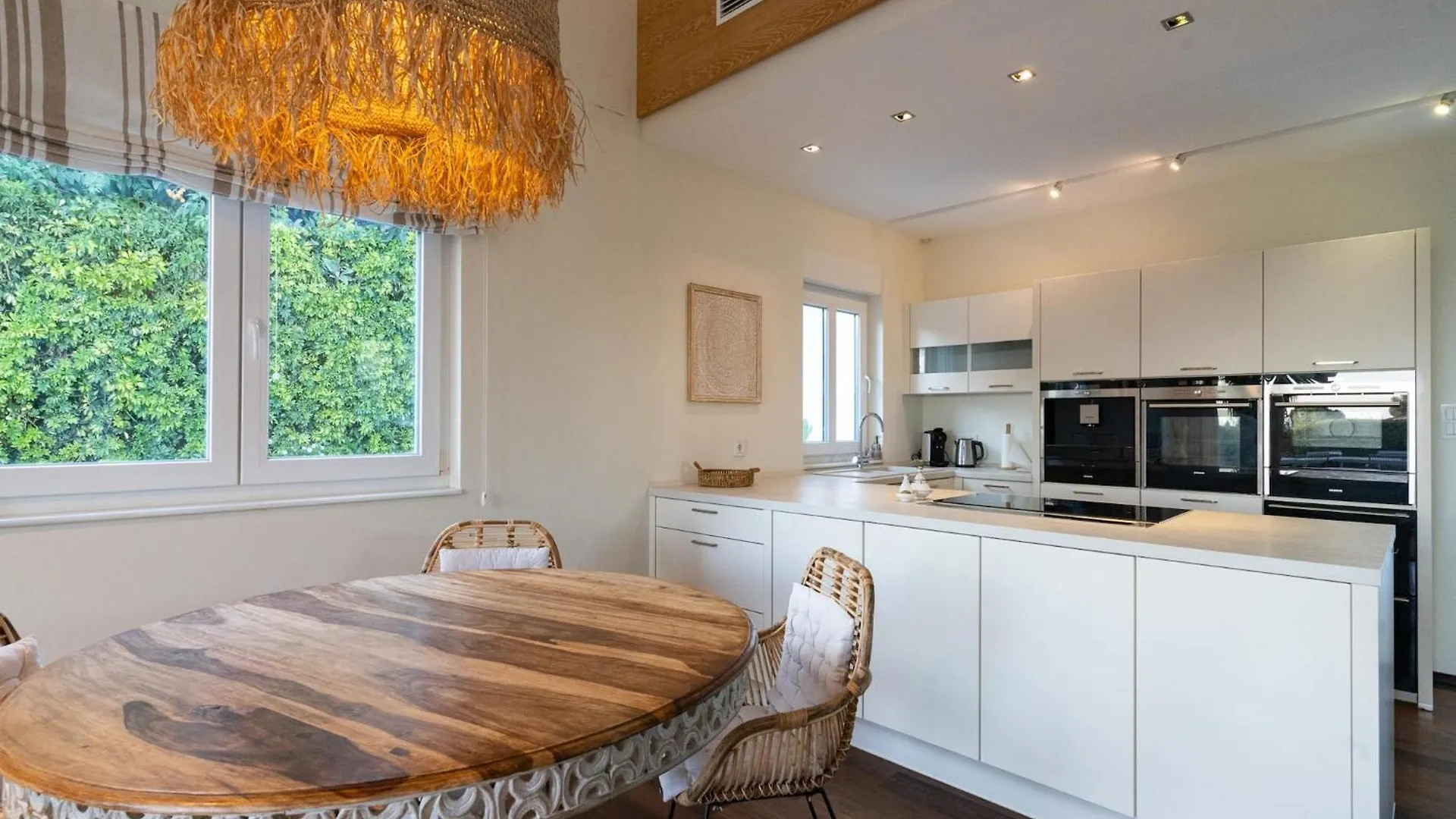 Villa Madrugada, Beachside Villa In Costabella Marbella Spain