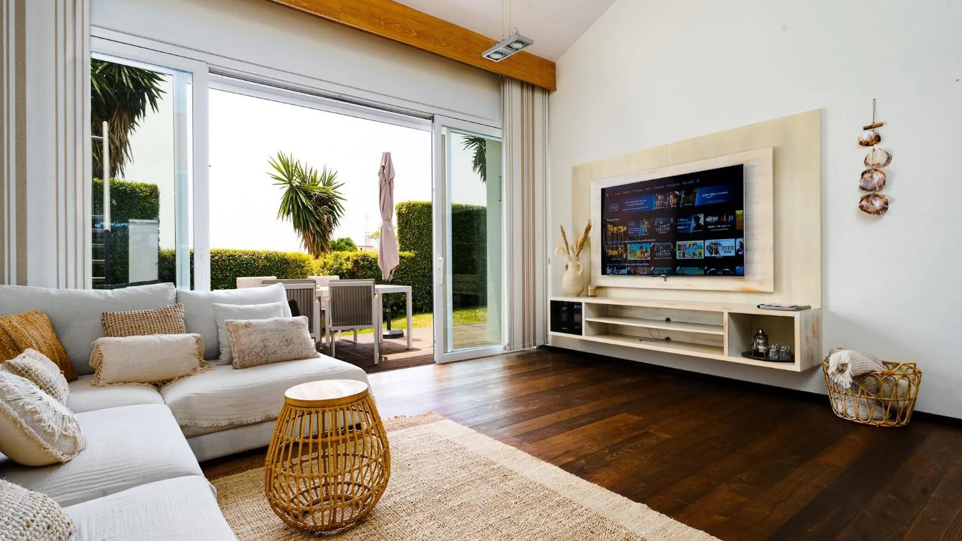 Villa Madrugada, Beachside Villa In Costabella Marbella