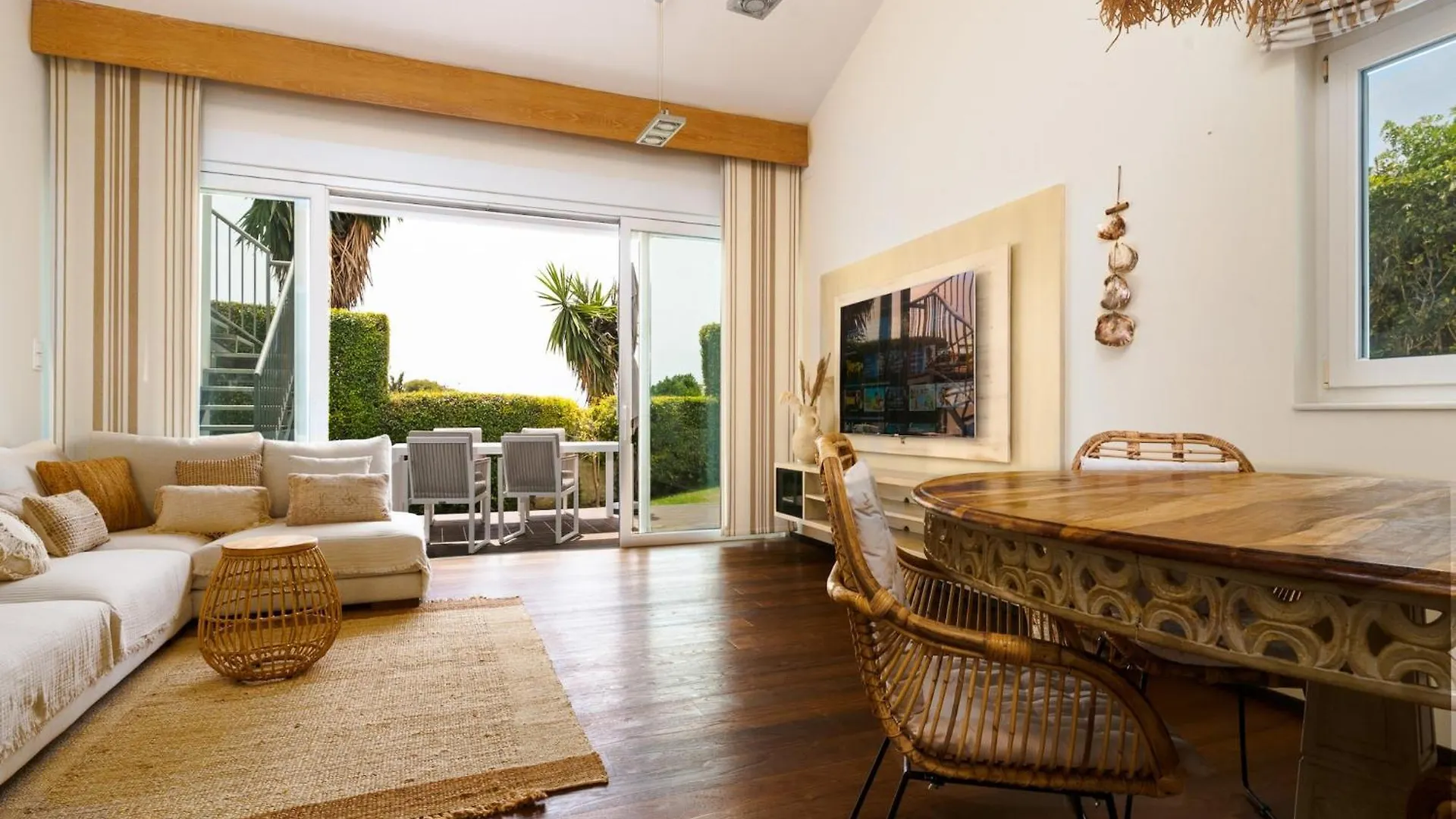 Villa Madrugada, Beachside Villa In Costabella Marbella