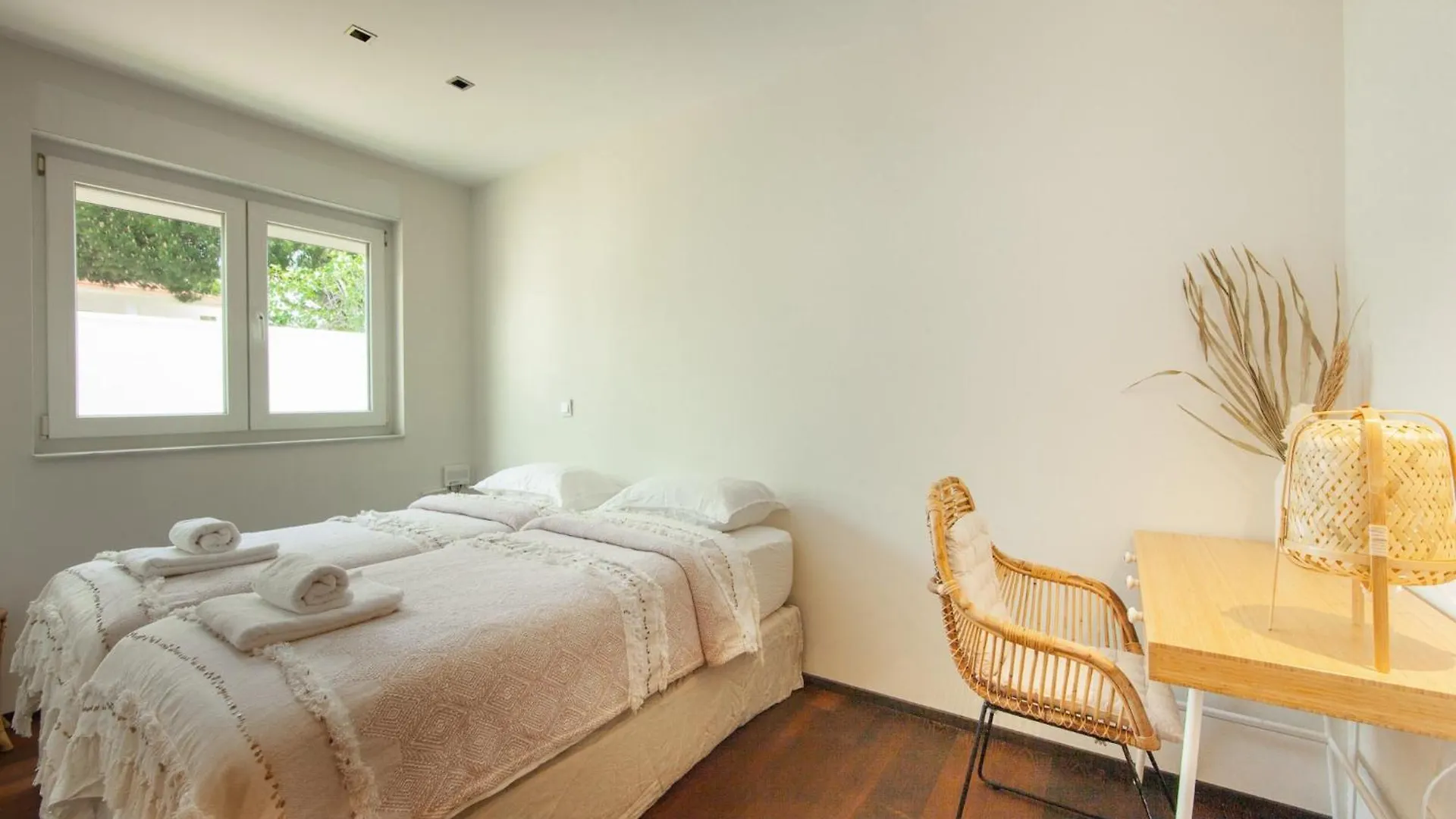 Villa Madrugada, Beachside Villa In Costabella Marbella