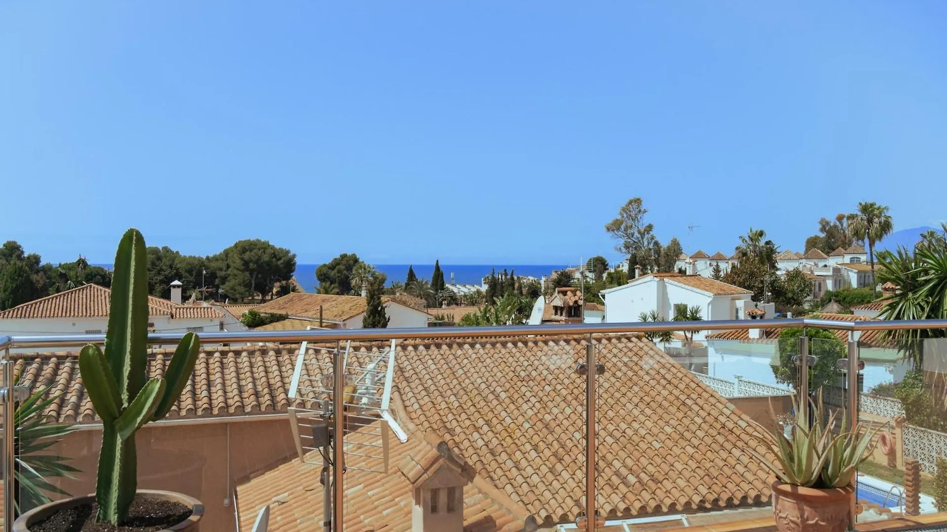 Villa Madrugada, Beachside Villa In Costabella Marbella